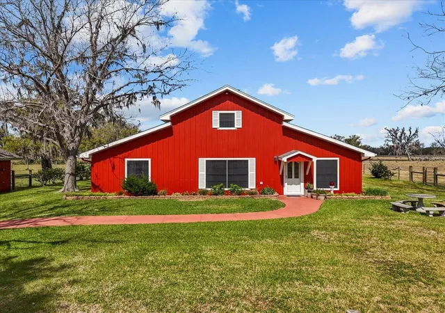 Photo 4 of Sale Pending at 8960 County Rd 505, Brazoria, TX 77422 | MLS# 41193644 | Listing updated on 2026-09-21
