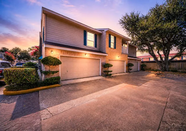 2nd image of 2220 Bering Dr #29, Houston, TX 77057 | MLS# 3309396