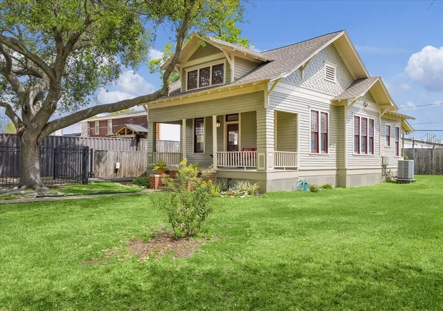 Photo 3 of Single family home for sale at 1846 Arlington St, Houston, TX 77008 | MLS# 51251304 | Listing updated on 2026-09-17
