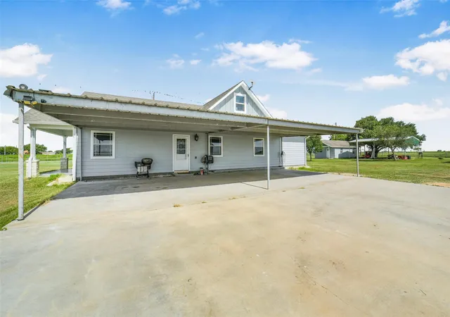 3rd image of 11301 S Fm 441 Rd, Louise, TX 77455 | MLS# 9686025