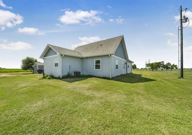 4th image of 11301 S Fm 441 Rd, Louise, TX 77455 | MLS# 9686025