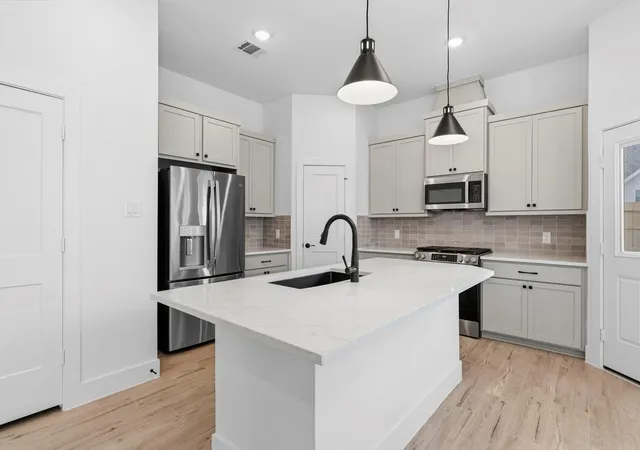 Photo 4 of Single family home for sale at 2815 Brandon Blf Bnd, Fulshear, TX 77441 | MLS# 58901658 | Listing updated on 2026-08-30