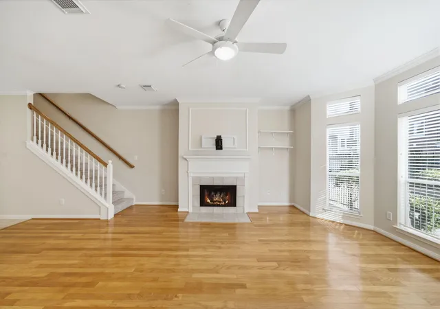 Photo 2 of Townhouse for sale at 2110 Gillette St, Houston, TX 77006 | MLS# 47366727 | Listing updated on 2026-09-13