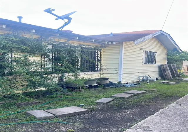 Photo 3 of Single family home for sale at 7909 Narcissus St, Houston, TX 77012 | MLS# 92434795 | Listing updated on 2026-08-04