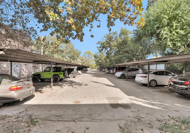2nd image of 201 W Rosamond St, Houston, TX 77076