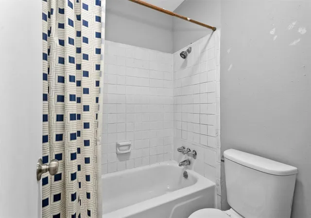4th image of 201 W Rosamond St, Houston, TX 77076