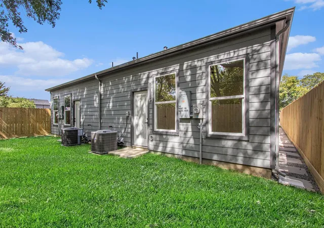 2nd image of 3652 Seabrook St, Houston, TX 77021