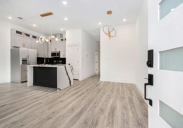 3rd image of 3652 Seabrook St, Houston, TX 77021