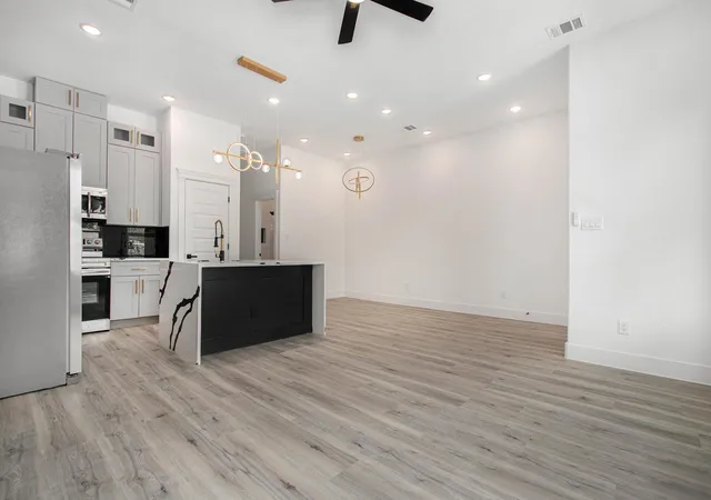 5th image of 3652 Seabrook St, Houston, TX 77021