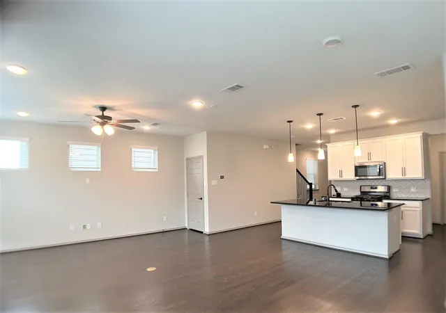 3rd image of 8656 Hollyoaks Creek Ln, Houston, TX 77063 | MLS# 16897593