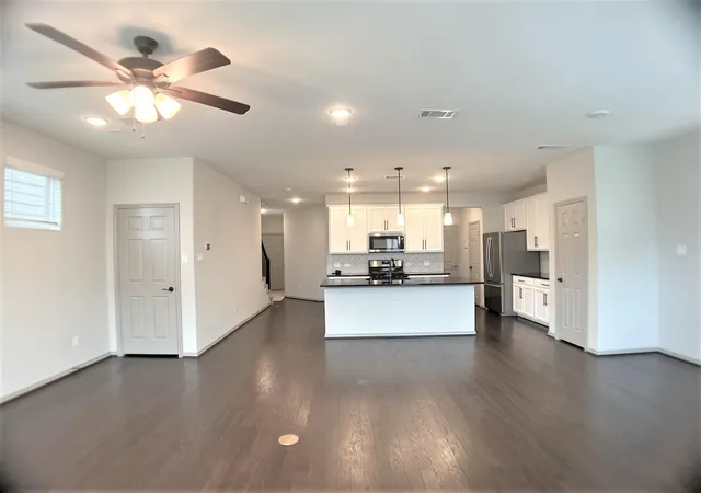 4th image of 8656 Hollyoaks Creek Ln, Houston, TX 77063 | MLS# 16897593