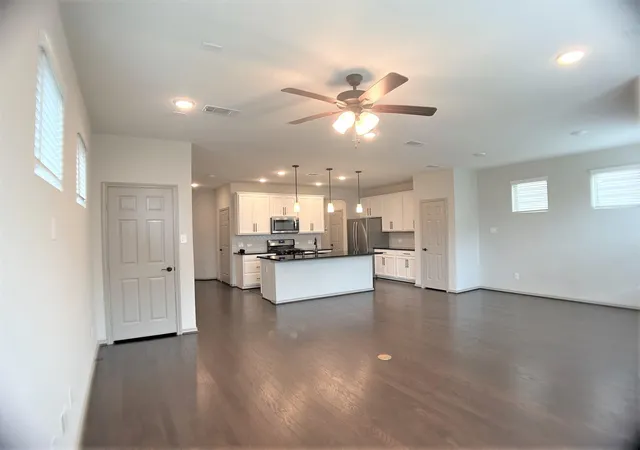 5th image of 8656 Hollyoaks Creek Ln, Houston, TX 77063 | MLS# 16897593