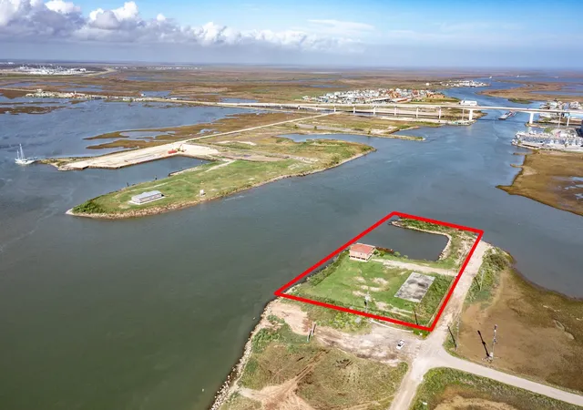 Photo 3 of Single family home for sale at 606 Canal Dr, Freeport, TX 77541 | MLS# 17975726 | Listing updated on 2026-06-18