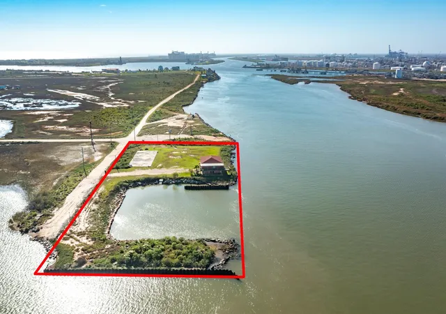 Photo 4 of Single family home for sale at 606 Canal Dr, Freeport, TX 77541 | MLS# 17975726 | Listing updated on 2026-06-18