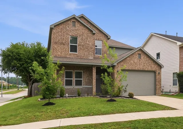 Photo 2 of Single family home for sale at 403 Laurel Timbers Dr, Houston, TX 77339 | MLS# 72219183 | Listing updated on 2026-08-31