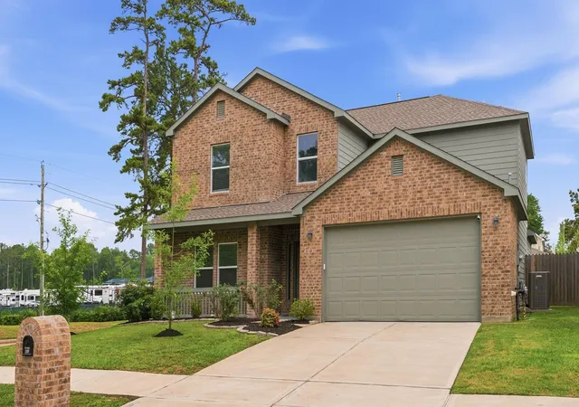 Photo 3 of Single family home for sale at 403 Laurel Timbers Dr, Houston, TX 77339 | MLS# 72219183 | Listing updated on 2026-08-31