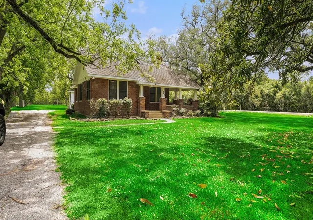 Photo 3 of Sale Pending at 1902 Runneburg Rd, Crosby, TX 77532 | MLS# 10280897 | Listing updated on 2026-09-10