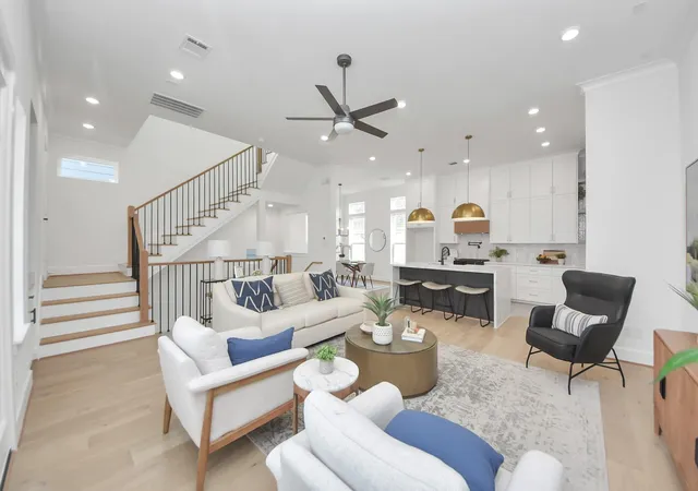 2nd image of 925 Fisher St #C, Houston, TX 77018 | MLS# 88264871