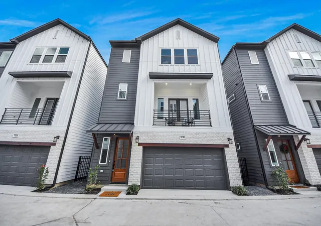 3rd image of 925 Fisher St #C, Houston, TX 77018 | MLS# 88264871