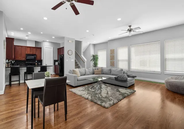 Photo 1 of Townhouse for sale at 926 Lester St, Houston, TX 77007 | MLS# 30073531 | Listing updated on 2026-09-11