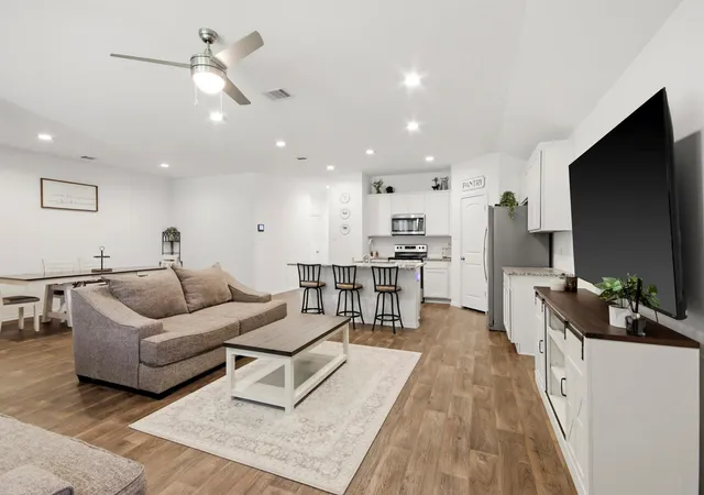 5th image of 903 Forest Vw, New Caney, TX 77357 | MLS# 77840101