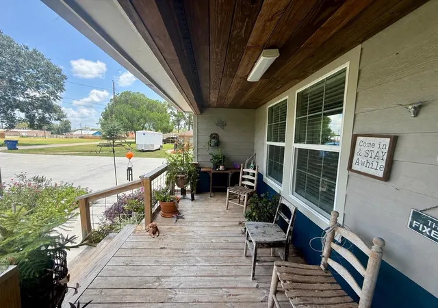 2nd image of 317 Crews Way, West Columbia, TX 77486 | MLS# 25744688