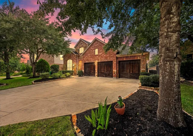 1st image of 35 Woodmoor Pl, Magnolia, TX 77354 | MLS# 40285100