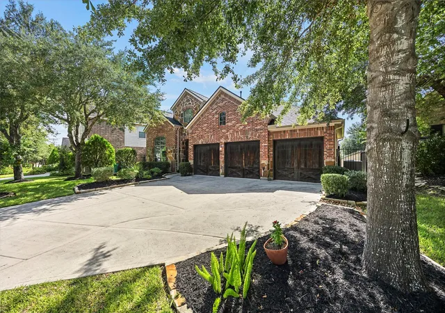 2nd image of 35 Woodmoor Pl, Magnolia, TX 77354 | MLS# 40285100