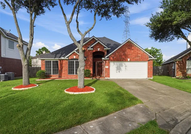 Photo 1 of Sale Pending at 510 Cedar Point Dr, League City, TX 77573 | MLS# 5457219 | Listing updated on 2026-08-26