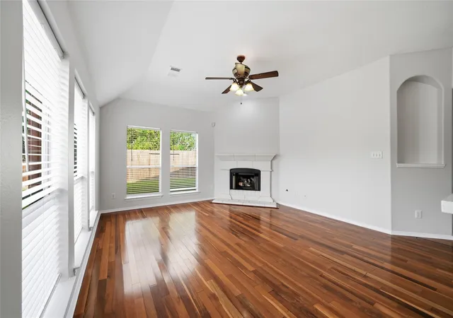 Photo 2 of Sale Pending at 510 Cedar Point Dr, League City, TX 77573 | MLS# 5457219 | Listing updated on 2026-08-26