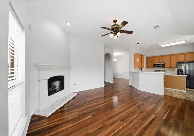 Photo 3 of Sale Pending at 510 Cedar Point Dr, League City, TX 77573 | MLS# 5457219 | Listing updated on 2026-08-26