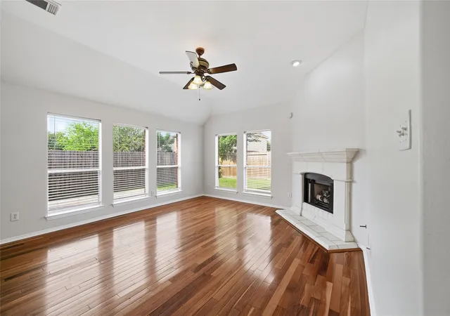 Photo 3 of Sale Pending at 510 Cedar Point Dr, League City, TX 77573 | MLS# 5457219 | Listing updated on 2026-08-26