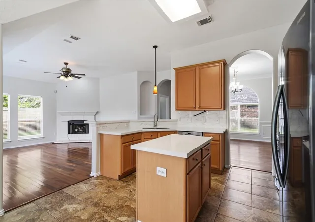 Photo 4 of Sale Pending at 510 Cedar Point Dr, League City, TX 77573 | MLS# 5457219 | Listing updated on 2026-08-26