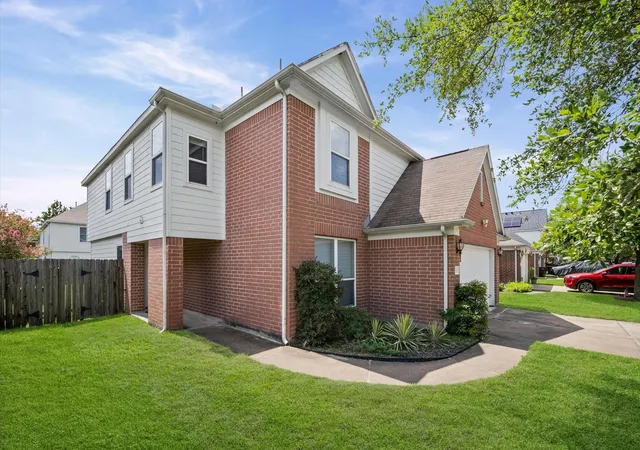 Photo 2 of Sale Pending at 3615 Barkers Xing Ave, Houston, TX 77084 | MLS# 91419916 | Listing updated on 2026-09-14