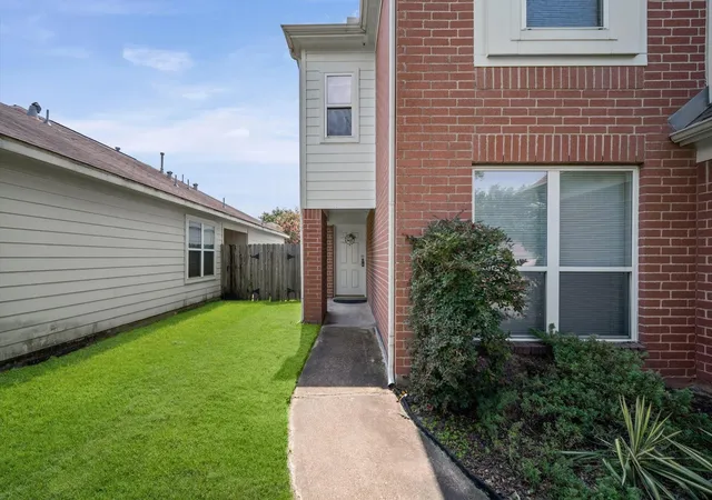 Photo 3 of Sale Pending at 3615 Barkers Xing Ave, Houston, TX 77084 | MLS# 91419916 | Listing updated on 2026-09-14