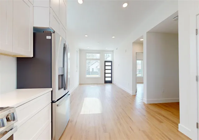 Listing Photo 4 - Condo for sale in building located at 115 Lenox St, Houston, TX 77011 - Unit #102