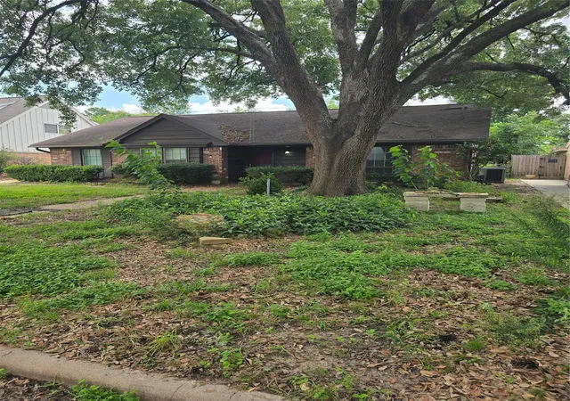 Photo 2 of Sale Pending at 4410 Belle Glade Dr, Houston, TX 77018 | MLS# 31767741 | Listing updated on 2026-09-11