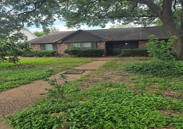 Photo 3 of Sale Pending at 4410 Belle Glade Dr, Houston, TX 77018 | MLS# 31767741 | Listing updated on 2026-09-11