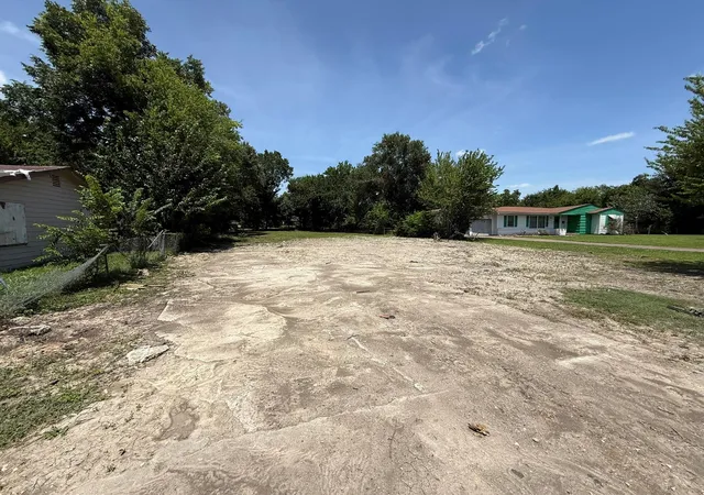 Photo 3 of Sale Pending at 5021 Wilmington St, Houston, TX 77033 | MLS# 11413325 | Listing updated on 2026-09-09
