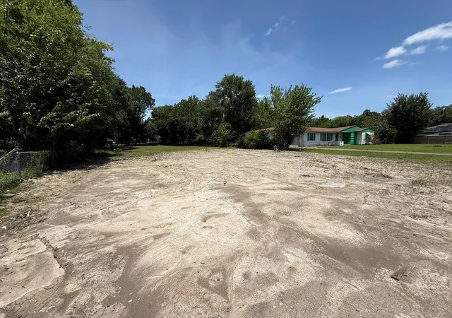 Photo 3 of Sale Pending at 5021 Wilmington St, Houston, TX 77033 | MLS# 11413325 | Listing updated on 2026-09-09