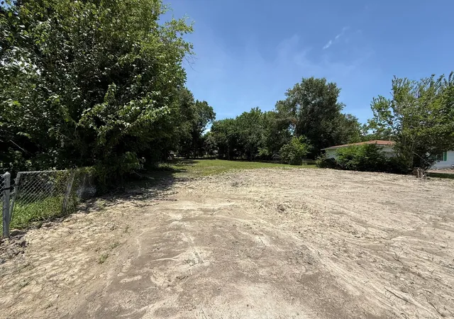 Photo 4 of Sale Pending at 5021 Wilmington St, Houston, TX 77033 | MLS# 11413325 | Listing updated on 2026-09-09