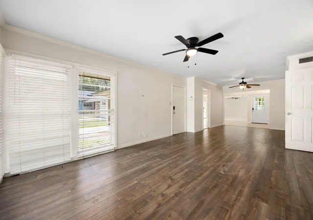 Photo 4 of Sale Pending at 5116 Evergreen St, Bellaire, TX 77401 | MLS# 59358071 | Listing updated on 2026-08-28