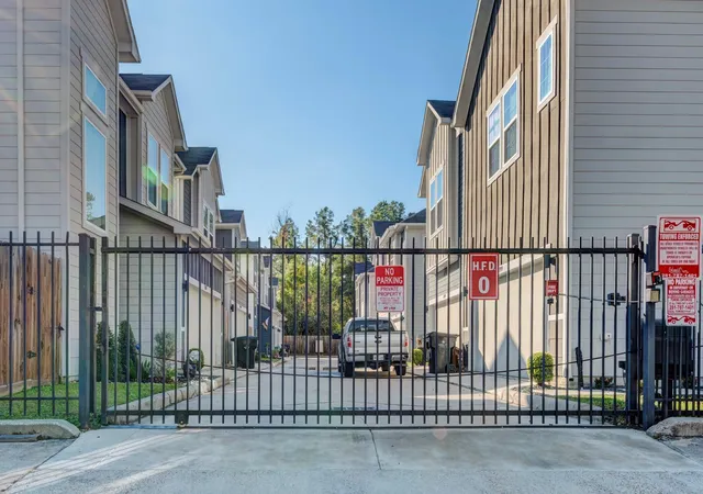 2nd image of 1181 W Tidwell Rd #A, Houston, TX 77091 | MLS# 6850841