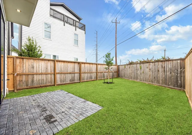 Photo 3 of Single family home for sale at 1006 Golden Nectar, Houston, TX 77008 | MLS# 48962108 | Listing updated on 2026-09-19