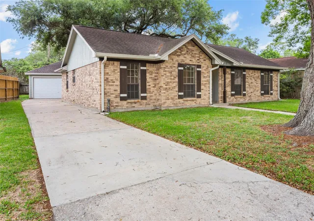 25th image of 707 Briargrove Dr, Alvin, TX 77511 | MLS# 5814601