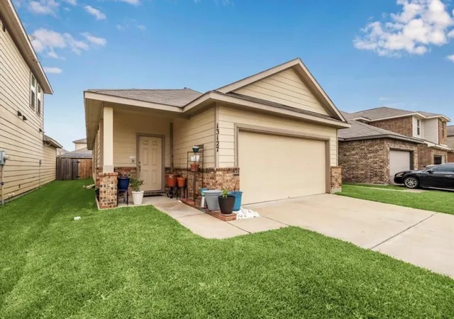 Photo 3 of Sale Pending at 13127 Clifton Hl Ln, Houston, TX 77044 | MLS# 13826098 | Listing updated on 2026-09-10