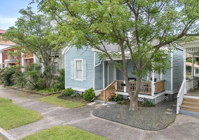 Photo 3 of Single family home for sale at 2119 Ave P, Galveston, TX 77550 | MLS# 10809297 | Listing updated on 2026-05-04