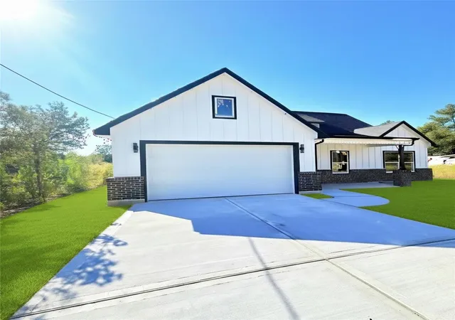 Photo 2 of Single family home for sale at 114 County Rd 3543, Cleveland, TX 77327 | MLS# 66656386 | Listing updated on 2026-09-07