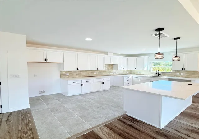 Photo 3 of Single family home for sale at 114 County Rd 3543, Cleveland, TX 77327 | MLS# 66656386 | Listing updated on 2026-09-07