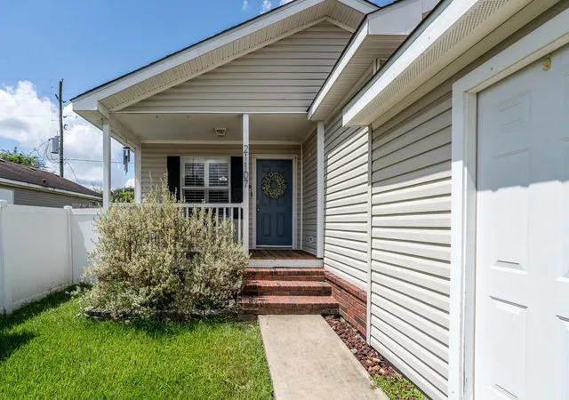 Photo 2 of Single family home for sale at 21107 Sweet Blossom Ln, Tomball, TX 77375 | MLS# 45072268 | Listing updated on 2026-09-22